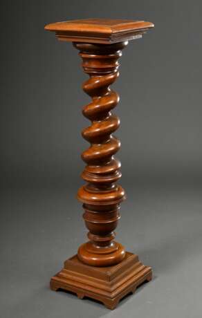 Gedrehte Holz Säule mit eckigem Sockel und Fuß, um 1900, 125x34x34cm, einige Kratzer - фото 1