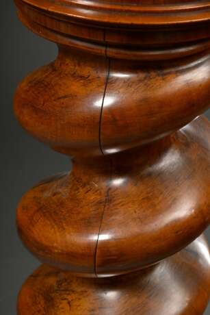 Gedrehte Holz Säule mit eckigem Sockel und Fuß, um 1900, 125x34x34cm, einige Kratzer - фото 4