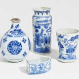 Drei blauweiße Vasen - photo 1