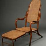 Thonet Klappsessel mit Armlehnen und angesetzter Fußstütze, um 1900, Bugholz mit Wiener Geflecht, 36/114,5x126x58,5cm, leichte Gebrauchsspuren - photo 2