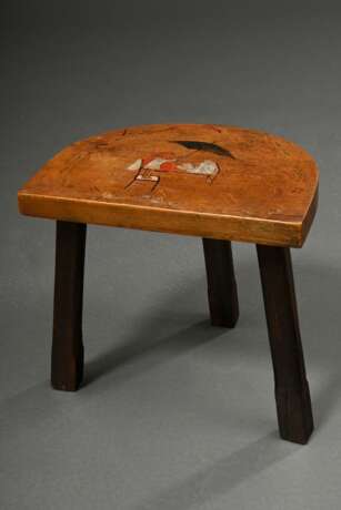 Halbrunder Dreibein Kinder-Schemel mit bemalter Sitzfläche "Wichtel", um 1920, Weichholz, 29x31,5x20,5cm - photo 2