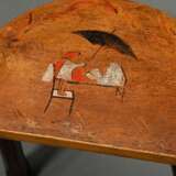 Halbrunder Dreibein Kinder-Schemel mit bemalter Sitzfläche "Wichtel", um 1920, Weichholz, 29x31,5x20,5cm - photo 3