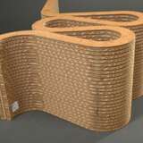 "Wiggle Chair" aus Wellpappe mit Pressholz Wangen, Entw.: Frank O. Gehry 1972, Ausf.: Vitra 1998, verso Original Kleber, H. 49/86cm - photo 4