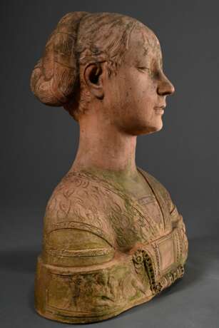 2 Diverse Terracotta Gartenplastiken: Fritz Kochendörfer (1871-1924) Büste "Dame nach Renaissance Vorbild", verso gestempelt (H. 45cm) und "Stehender weiblicher Akt" in Botero Art, verso gestempelt &… - photo 3