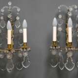 Paar dreiflammige Messing Wandarme mit reichem Prismenbehang, elektrifiziert, H. 40cm - photo 1