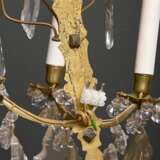 Paar dreiflammige Messing Wandarme mit reichem Prismenbehang, elektrifiziert, H. 40cm - photo 6