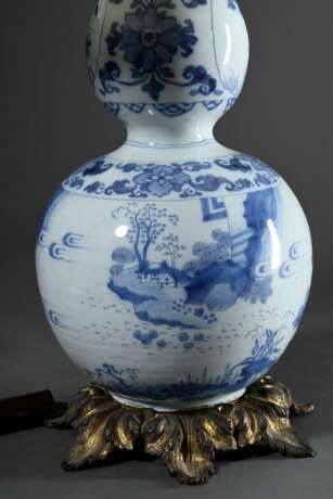 Fayence Balustervase mit Blaumalerei Chinoiserien auf Ormolu Fuß, Hanau 18.Jh., als Lampe montiert, H. 128cm, Hals beschliffen - photo 4