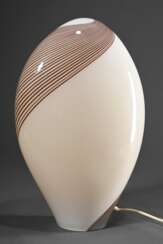 Murano Lampe in flacher Eiform, opak beige Glas mit eingeschmolzenen braunen Spiralfäden, 1970er Jahre, Originalkleber &quot;Vetri Murano&quot;, H. 47,5cm