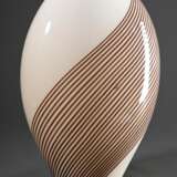 Murano Lampe in flacher Eiform, opak beige Glas mit eingeschmolzenen braunen Spiralfäden, 1970er Jahre, Originalkleber "Vetri Murano", H. 47,5cm - photo 2