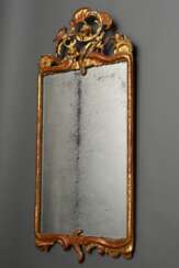 Rokoko Konsolspiegel mit asymmetrisch floral dekoriertem Rahmen, Holz geschnitzt mit Resten von Vergoldung über Bolusgrund, altes Spiegelglas, Mitte 18.Jh., 119x54cm, Altersspuren, rest.