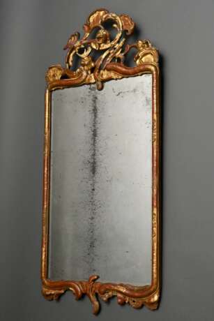 Rokoko Konsolspiegel mit asymmetrisch floral dekoriertem Rahmen, Holz geschnitzt mit Resten von Vergoldung über Bolusgrund, altes Spiegelglas, Mitte 18.Jh., 119x54cm, Altersspuren, rest. - фото 1