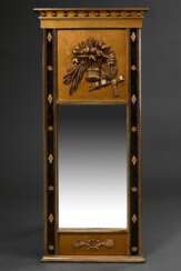 Vergoldeter Empire Konsolspiegel mit schwarzen Lisenen und halbplastischem Erntekorb Motiv im Giebel, Anfang 19.Jh., 132x60cm, kl. Defekte