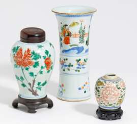 Gu-Vase und zwei kleine Vasen