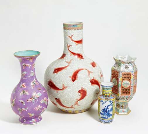 Drei Vasen und eine Laterne - Foto 1