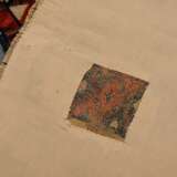 Yomud Zeltband Teilstück mit rot-dunkelblauem Muster in Reliefknüpfung auf weißem Flachgewebe, Wolle auf Wolle auf Baumwolltuch montiert, Westturkestan/Zentralasien, 2. Hälfte 19.Jh., 325x46cm, diverse Fehlstellen, Prove… - фото 4