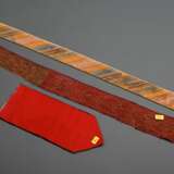 3 Lakai Nomaden Fragmente und Schmuckbänder in polychromer Kreuz- und Kettstickerei auf Baumwollgrund, Usbekistan um 1900, L. 48/124/131cm, Altersspuren, Provenienz: Slg. H.-C. Sienknecht - фото 5