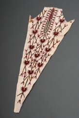 Chirpi Fragment der Tekke Turkmenen, weißgrundig mit floraler Stickerei in rot/gelb/blau/grün auf Baumwolltuch, Westturkistan, Zentralasien 19.Jh., 90x35cm, fleckig, Provenienz: Slg. H.-C. Sienknecht