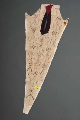 Chirpi Fragment der Tekke Turkmenen, weißgrundig mit floraler Stickerei in rot/gelb/blau/grün auf Baumwolltuch, Westturkistan, Zentralasien 19.Jh., 90x35cm, fleckig, Provenienz: Slg. H.-C. Sienknecht - фото 3