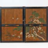 Paar fusuma-Holztüren mit großer Kiefer, Kirsche und Vögeln - photo 1