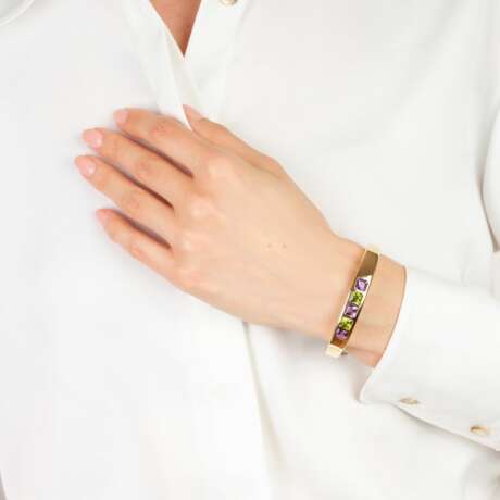 Van Cleef & Arpels. Armspange mit Farbedelsteinen. - Foto 2