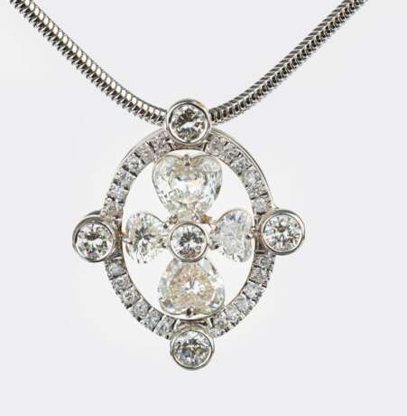 Herzschliff-Diamant Anhänger an Kette. - photo 1