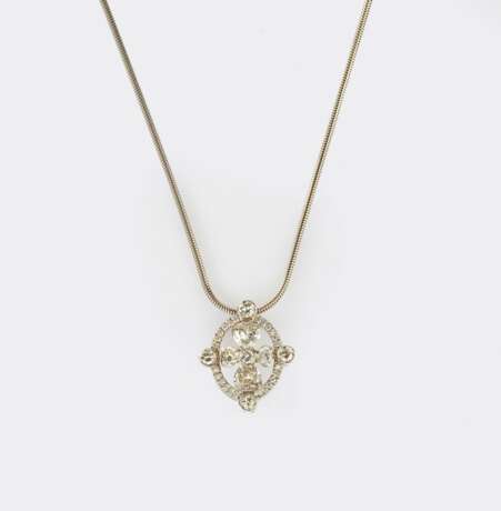 Herzschliff-Diamant Anhänger an Kette. - photo 2