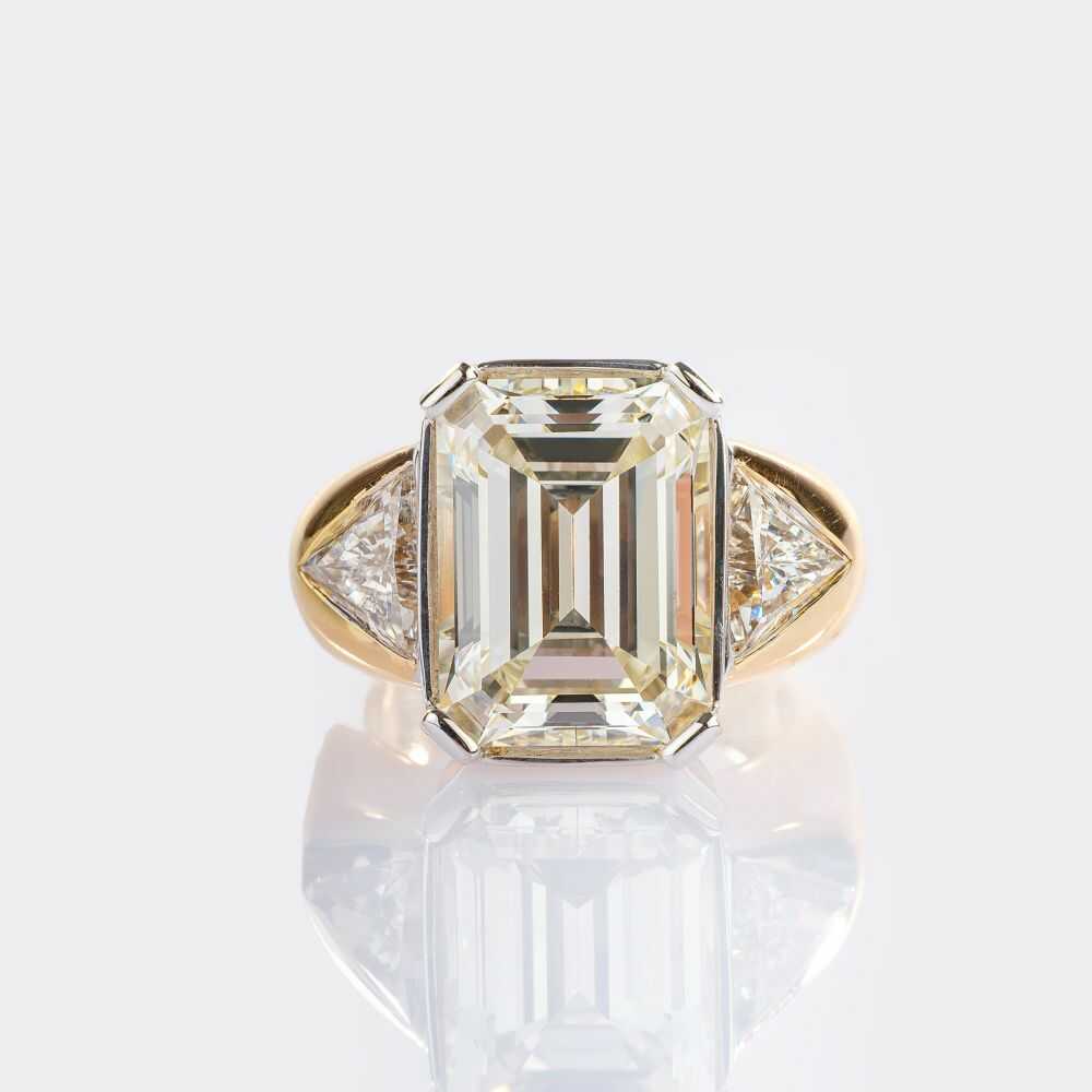 Juwelier Wilm. Spektakulärer Emerald Cut Diamant Ring. Juwelier Wilm. Spektakulärer Emerald Cut Diamant Ring.