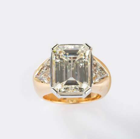 Juwelier Wilm. Spektakulärer Emerald Cut Diamant Ring. - photo 3