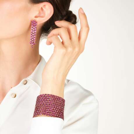 Stenzhorn Juwelen. Exquisites Rhodolith Armband 'Kollektion 2nd Skin' mit passenden Ohrringen. - photo 4