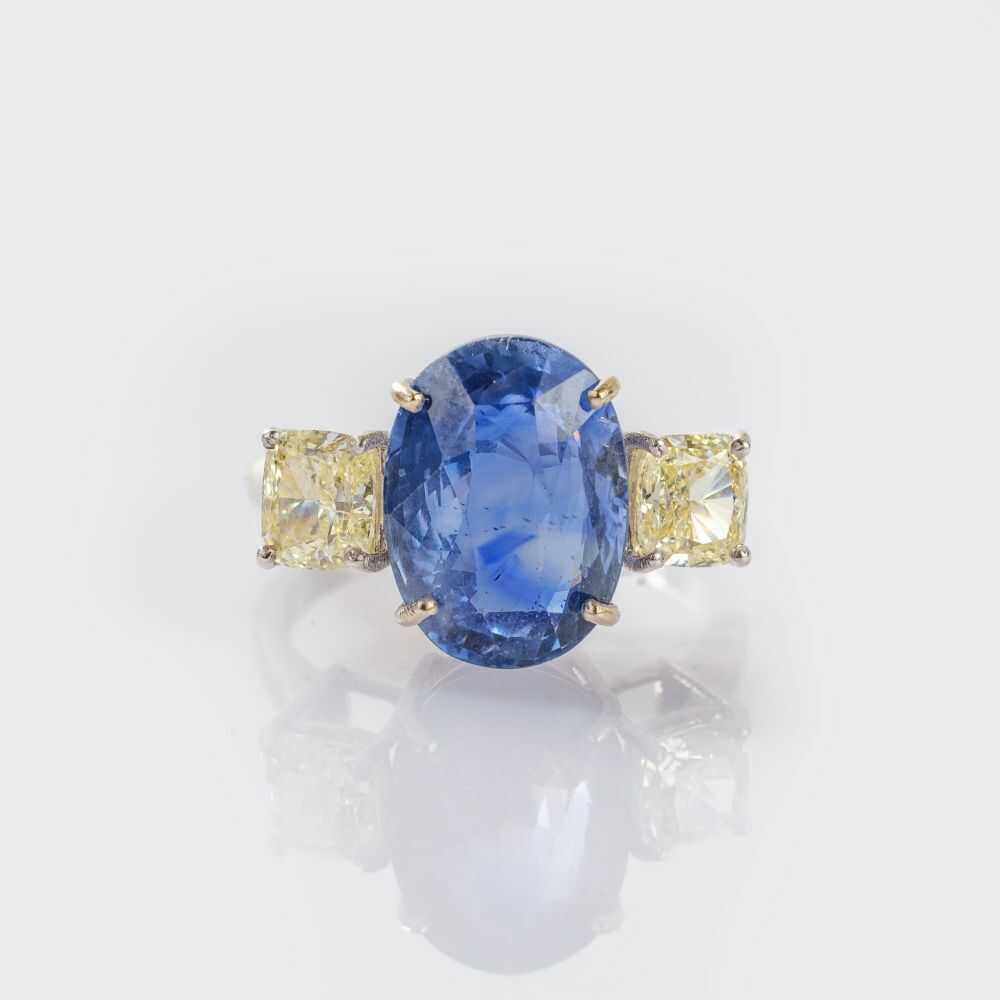 Sehr seltener, natürlicher Kashmir-Saphir Ring mit Diamanten. Sehr seltener, natürlicher Kashmir-Saphir Ring mit Diamanten.