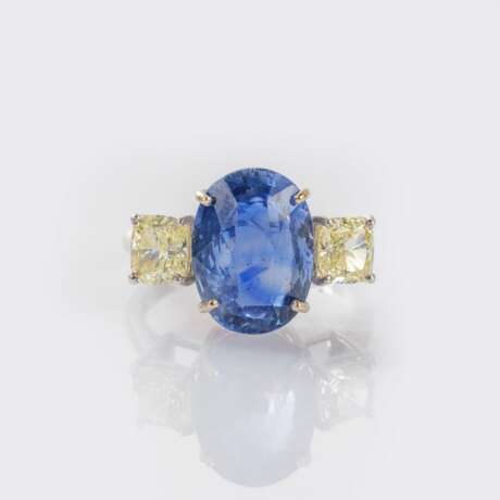 Sehr seltener, natürlicher Kashmir-Saphir Ring mit Diamanten. - photo 1