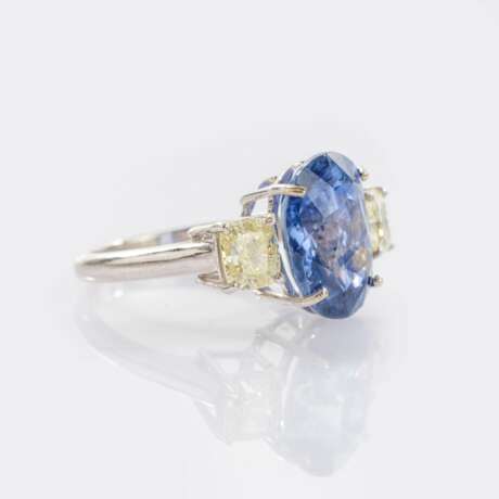 Sehr seltener, natürlicher Kashmir-Saphir Ring mit Diamanten. - photo 2