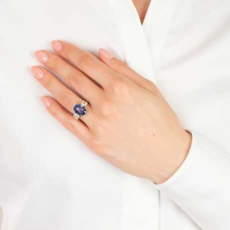 Sehr seltener, natürlicher Kashmir-Saphir Ring mit Diamanten. - photo 4