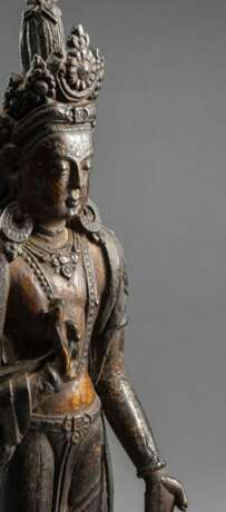 Partiell vergoldete Hartholz-Figur eines Bodhisattva - Foto 2