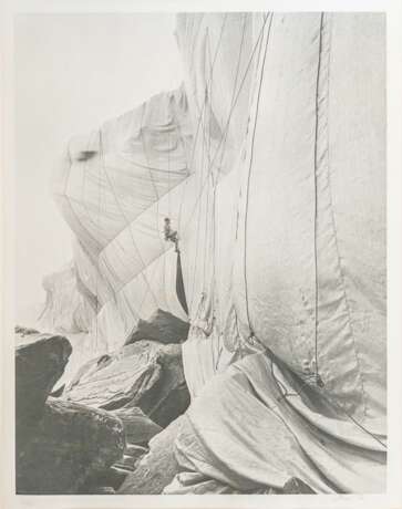 Christo (Gabrovo/Bulgarien 1935 - New York 2020), Christo Javacheff. Wrapped Coast. - photo 1