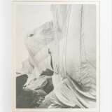 Christo (Gabrovo/Bulgarien 1935 - New York 2020), Christo Javacheff. Wrapped Coast. - photo 2