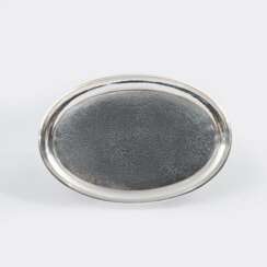 Georg Jensen (Kopenhagen 1866 - Hellerup/Kopenhagen 1935). Kleines ovales Tablett Nr. 223.