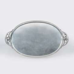 Georg Jensen (Kopenhagen 1866 - Hellerup/Kopenhagen 1935). Großes ovales Tablett 'Magnolia' (Blossom).