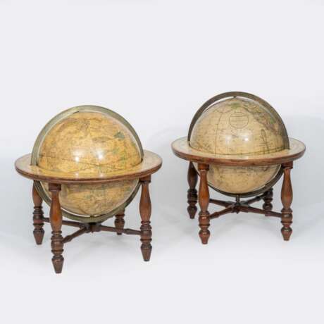 Josiah Loring und Gilman Joslin. Zwei Tischgloben 'Terrestrial and Celestial Globe'. - photo 1