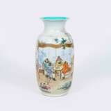 Wang Qi (1884 - 1937), zugeschr. Große Rouleau-Vase mit Tischgesellschaft von Gelehrten. - photo 1