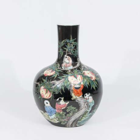 Große 'Nine Peaches' Vase. - photo 1