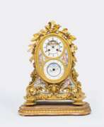 Decorative clocks. Howell & Co. Paris. Seltene Vier Jahreszeiten Pendule 'Ewiger Kalender' mit Mondphase und Brocot Hemmung.