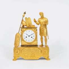 Tarry à Agen. Louis-Seize Figurenpendule 'Table des Lois de Minos' nach Voltaire.