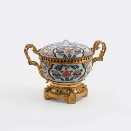 Prachtvoller Imari-Tafelaufsatz mit Ormolu-Montierung. - Foto 1
