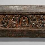 Buchdeckel mit Buddha Shakyamuni aus Holz - Foto 1