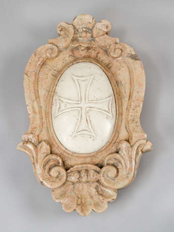 Marble coat of arms - photo 1