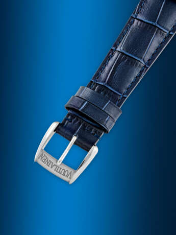 VOUTILAINEN. A VERY RARE PLATINUM LIMITED EDITION WRISTWATCH WITH RETROGRADE DATE - photo 4