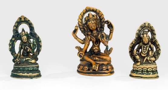 Drei Bronzen: Tara, Sitatara und Vaishravana - фото 1