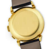 PATEK PHILIPPE. A VERY RARE 18K GOLD CHRONOGRAPH WRISTWATCH WITH TACHYMETER SCALE AND "SPIDER LUGS" - Foto 3