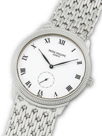 PATEK PHILIPPE. AN 18K WHITE GOLD BRACELET WATCH - photo 2